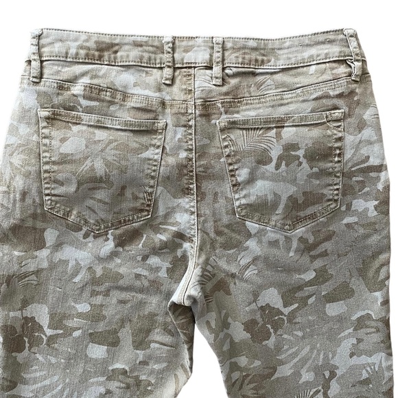 Tommy Bahama Tea Leaf Camo Skinny
Ankle Denim Jeans Size 8/28” - Picture 13 of 14